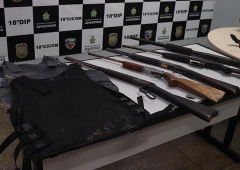 'Donos' da Comunidade Celebridade são presos com arsenal de facção em Manaus