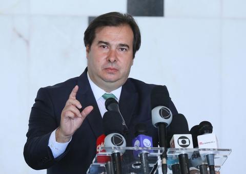 Maia aguarda proposta do governo para debater prorrogação de auxílio