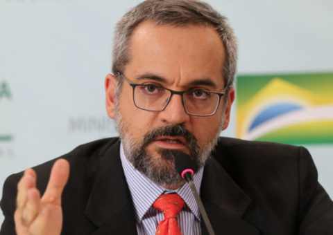 Weintraub deixa PF após depor por 30 minutos sobre suposto crime de racismo