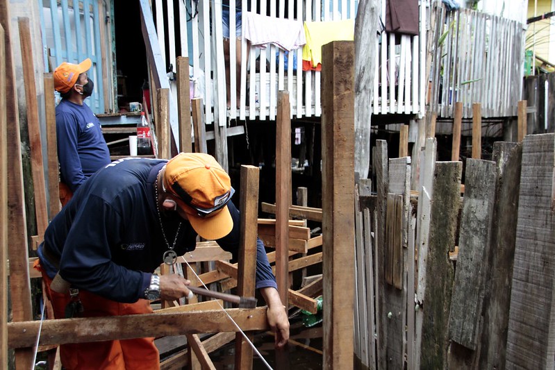 Construção de pontes provisórias avança em Manaus