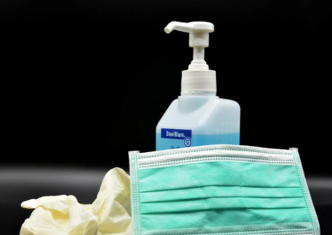 Homem é preso após se recusar a usar máscara e cuspir em funcionários e pacientes de UPA