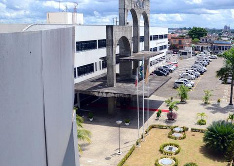Fiscalização em supermercados flagra falta de higiene em Manaus