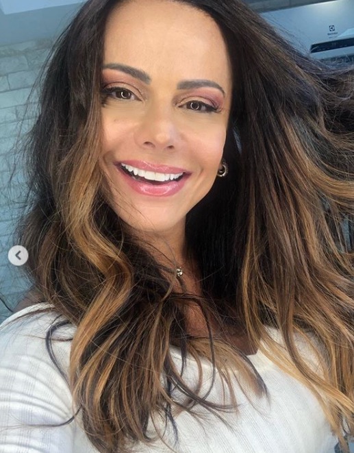 Aos 45, Viviane Araújo procura clínica para engravidar do namorado