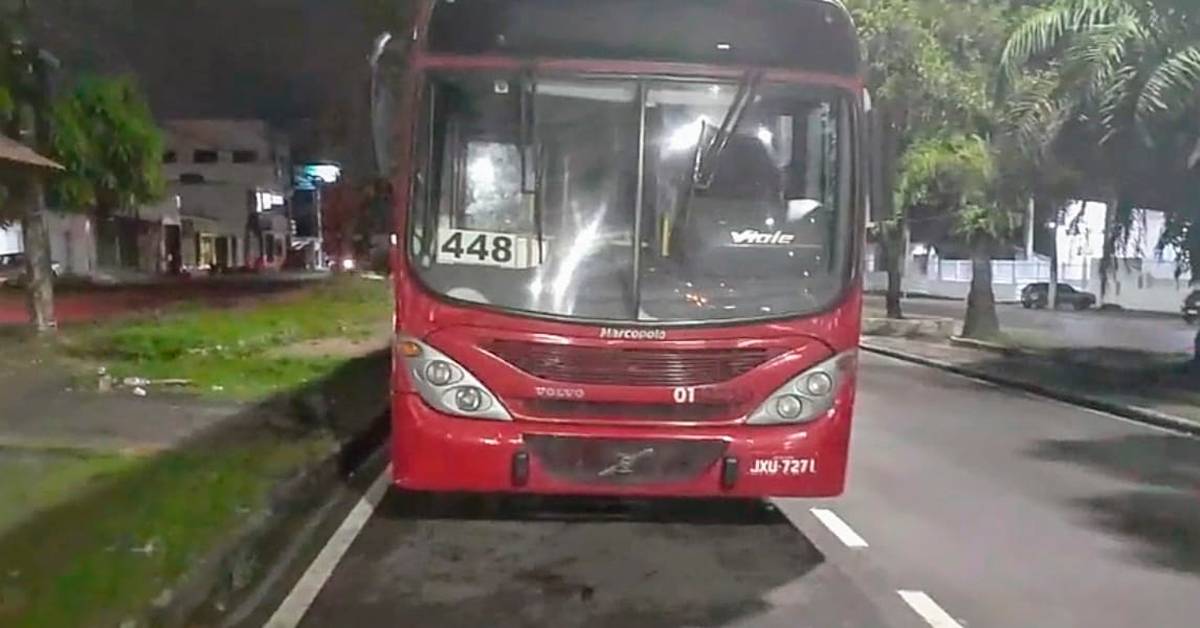 Bandidos invadem linha 448 e atiram contra passageiros durante arrastão em Manaus 