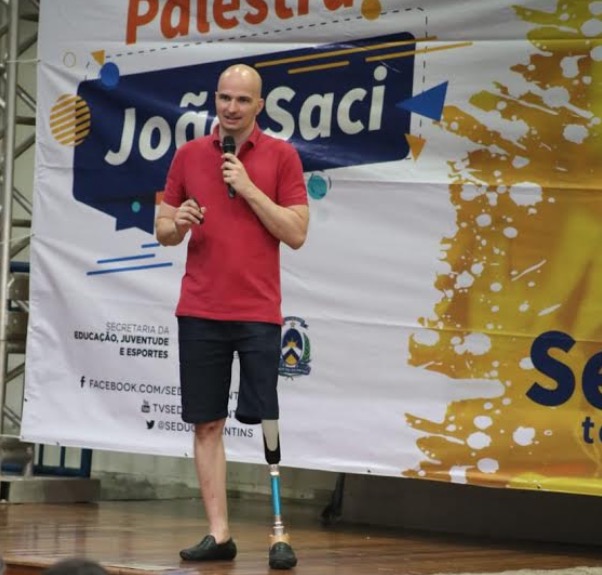 Atleta paralímpico, João Saci aponta lições que aprendemos com a dor em palestras online