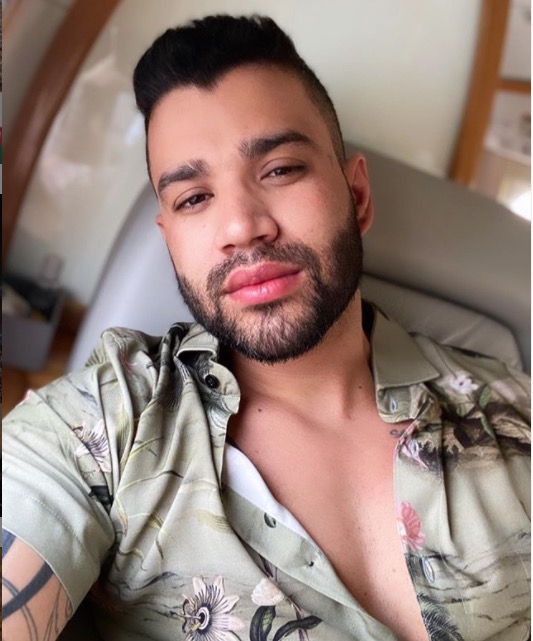 Gusttavo Lima compra iate milionário de Roberto Carlos