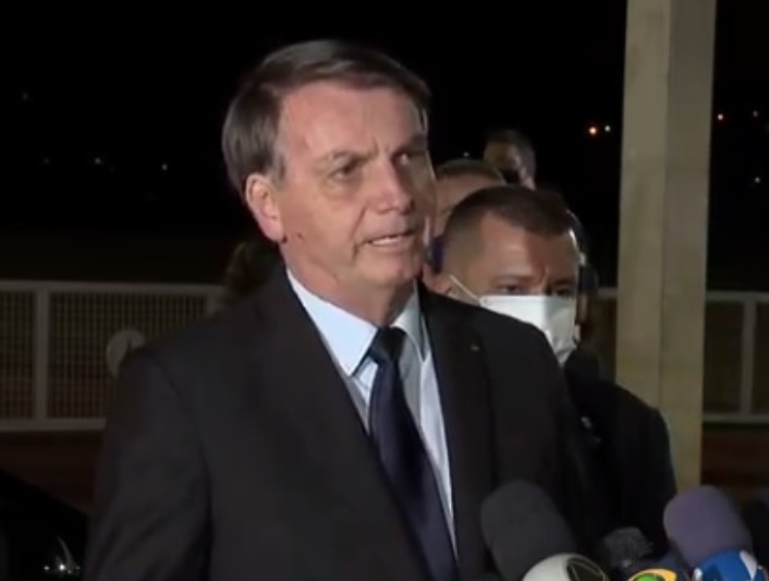 'Ou trabalha sem ideologia ou caímos fora', diz Bolsonaro ao ameaçar romper com OMS 