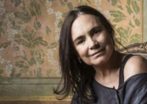 'E sigo secretária', diz Regina Duarte em publicação na internet