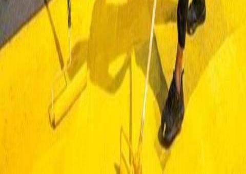 Manifestantes pintam 'Black Lives Matter' na rua em direção à Casa Branca