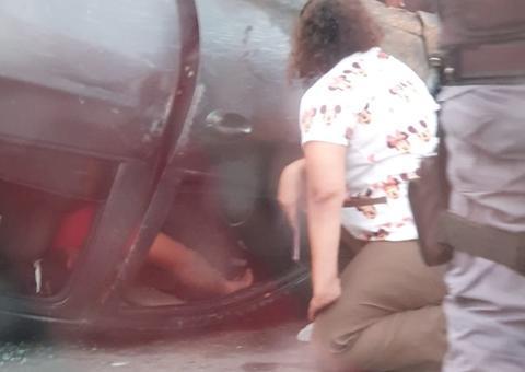 Acidente grave entre três carros deixa homem preso às ferragens em avenida de Manaus