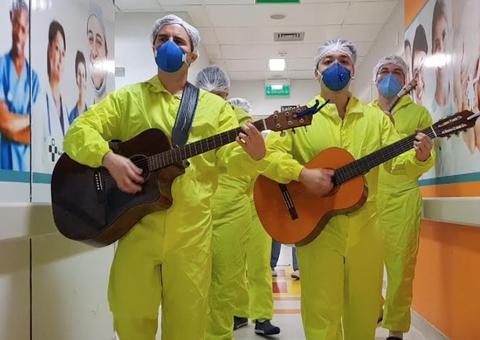 Musicoterapia é usada na recuperação de pacientes com Covid-19 no Hospital Delphina Aziz