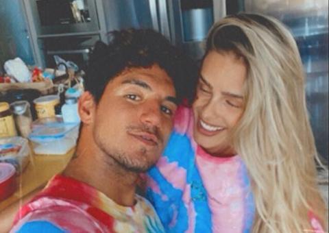 Gabriel Medina enumera talentos de Yasmin Brunet em aniversário: ‘acorda linda’
