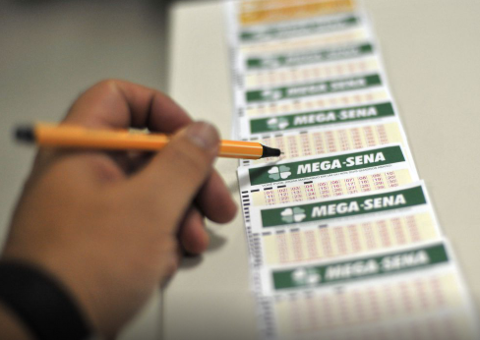 Mega-Sena: confira dezenas sorteadas; prêmio é de R$ 3, 1 milhões