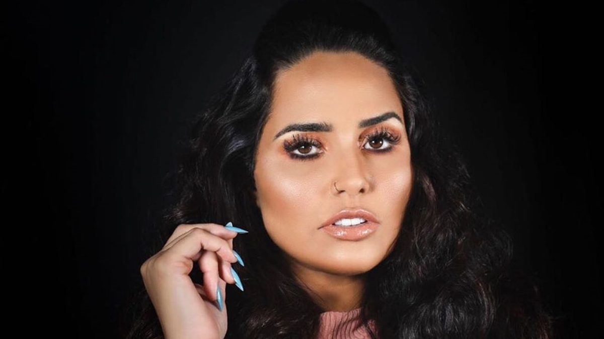 Perlla posa de biquíni e aguça imaginação de seguidores ao mostrar bronzeamento: 'pacotão'