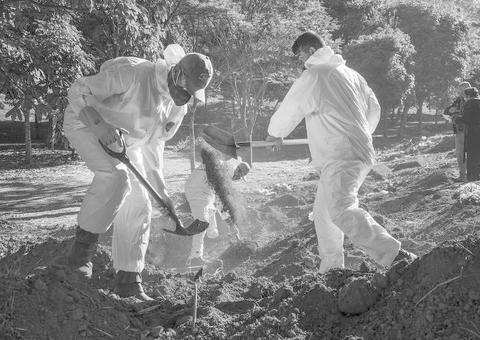 Modelo usado pela Casa Branca projeta 5.000 mortes diárias por Covid-19 no Brasil em agosto