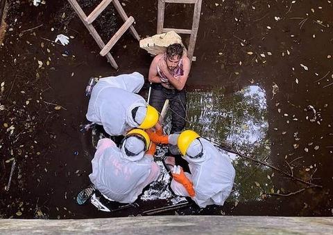Jovem é resgatado após passar seis dias ferido e com fome no fundo de poço