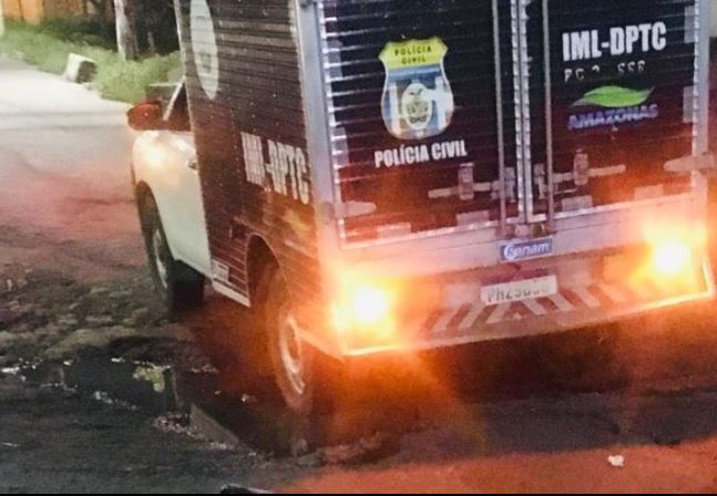 Homem é assassinado a facadas na Feira da Banana em Manaus