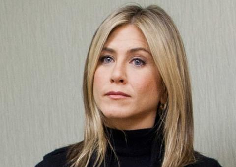 Jennifer Aniston faz doação milionária para ONG antirracista nos EUA