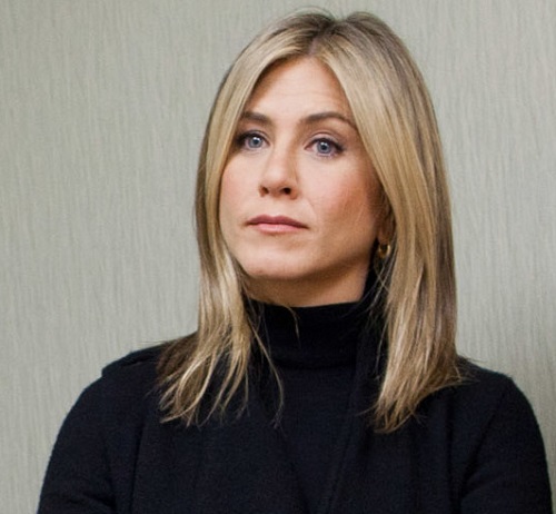 Jennifer Aniston faz doação milionária para ONG antirracista nos EUA