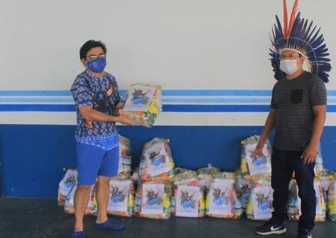 Famílias Sateré-Mawé recebem alimentos arrecadados por Boi Bumbá Caprichoso
