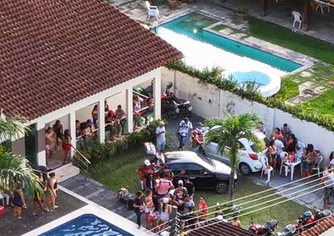 Polícia encerra festa com aglomeração de pessoas em casa no conjunto Morada do Sol em Manaus