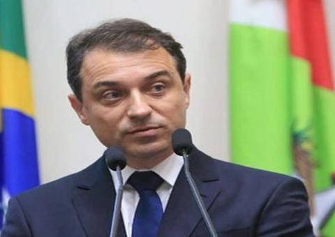 Descumprindo o próprio decreto, governador é flagrado em festinha em Santa Catarina