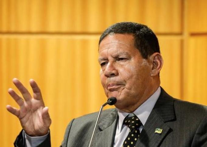 'É uma questão de somar', diz Mourão sobre governo deixar de divulgar dados da Covid-19