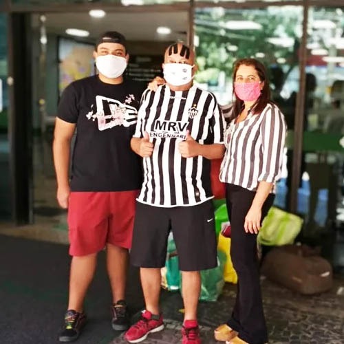 Internado após tomar cerveja da Backer tem alta após 6 meses