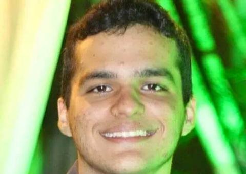  Jovem morre vítima de bala perdida dentro de apartamento