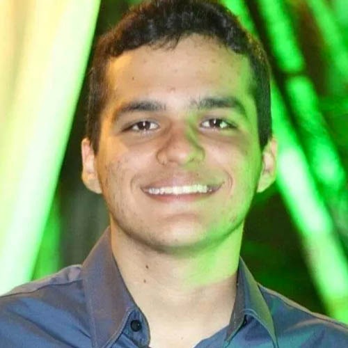  Jovem morre vítima de bala perdida dentro de apartamento