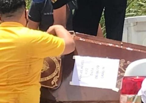 Carro funerário com corpo de médico vítima da Covid-19 capota na AM-070