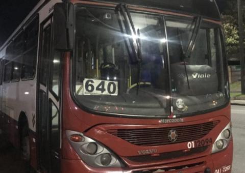 Em Manaus, criminosos agridem e roubam passageiros durante assalto a linha 640