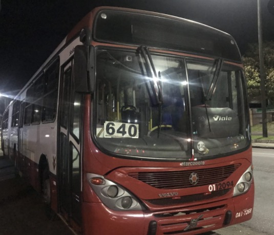 Em Manaus, criminosos agridem e roubam passageiros durante assalto a linha 640