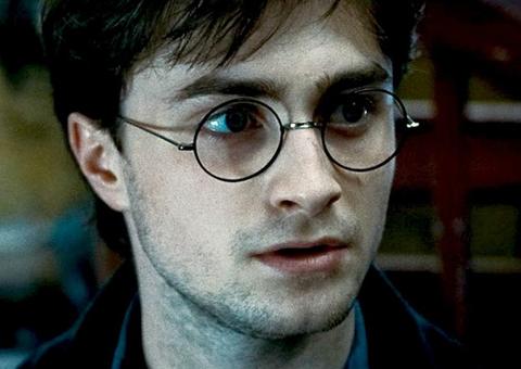 Daniel Radcliffe se manifesta após polêmica de J.K. Rowling: 'Mulheres trans são mulheres'