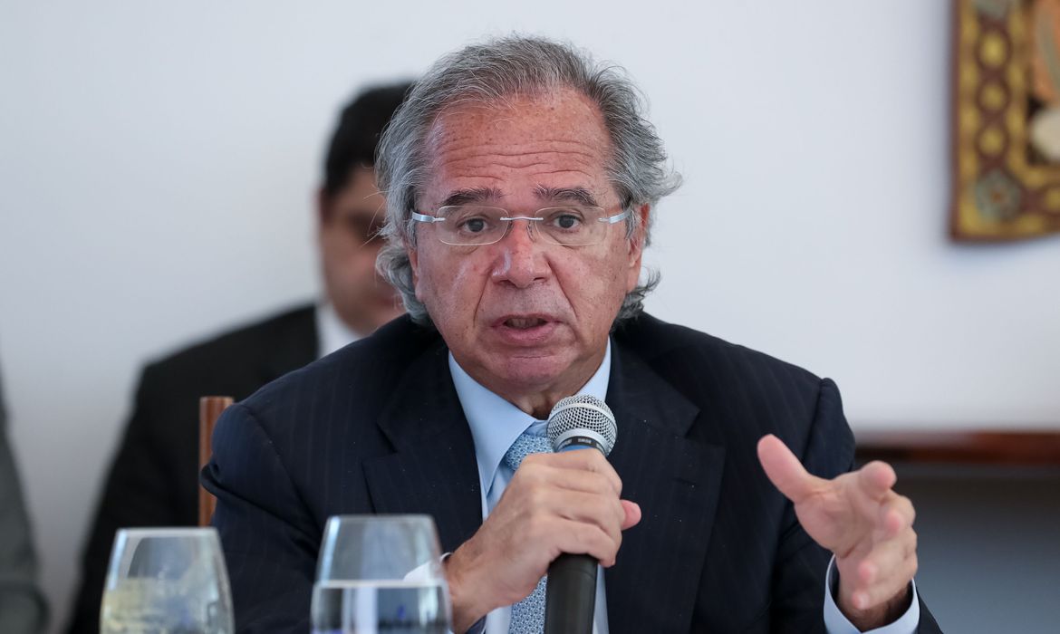 Paulo Guedes confirma prorrogação do auxílio emergencial 