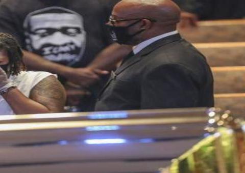 Cerimônia de enterro marca último adeus a George Floyd em Houston