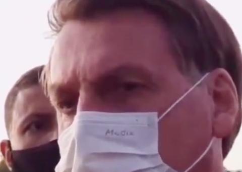 Bolsonaro fala em reunião com Ministério da Saúde após mulher afirmar que enxofre cura coronavírus