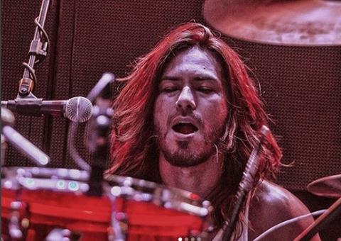 Baterista do CPM22, Japinha se pronuncia após conversa vazada com menor de idade