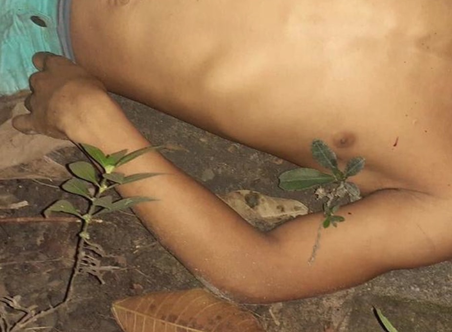 Adolescente é executado a tiros e tem corpo abandonado no meio de avenida em Manaus