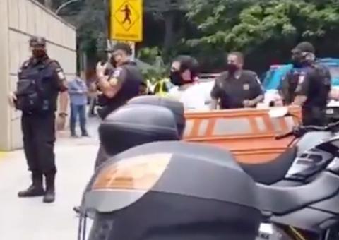 Vídeos mostram policiais na Globo após invasor fazer repórter Marina Araújo refém