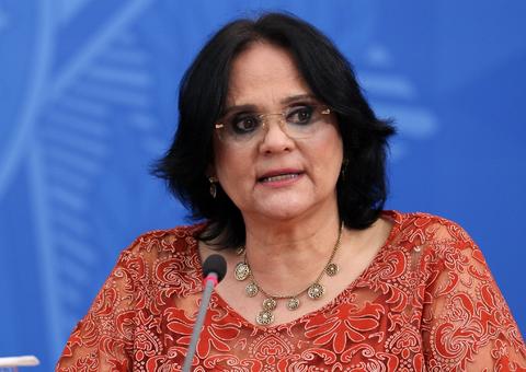 Damares diz que entregou a comunidades indígenas do AM cestas básicas que nunca chegaram