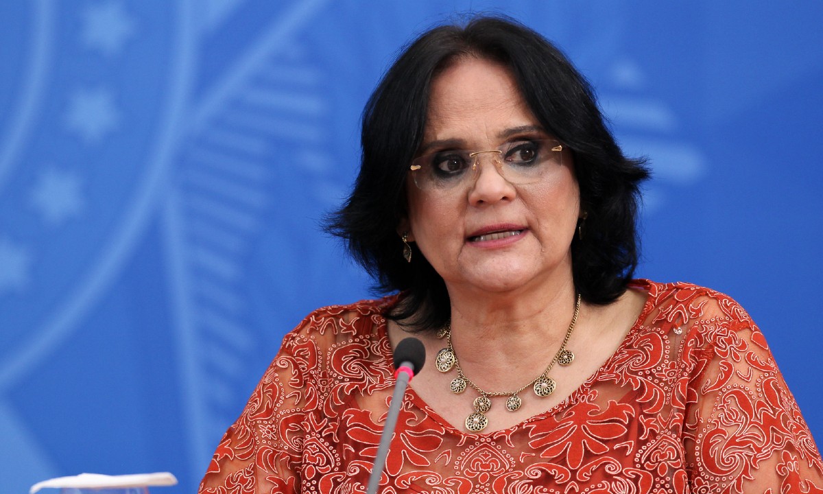 Damares diz que entregou a comunidades indígenas do AM cestas básicas que nunca chegaram