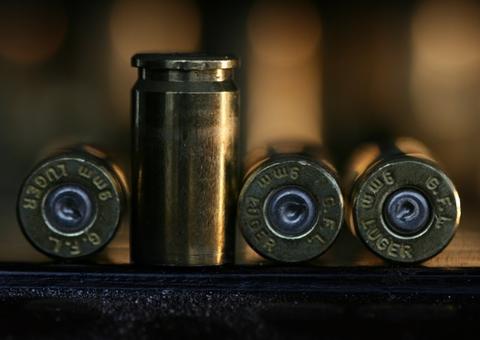 Jovem é baleado no dedo em avenida de Manaus 