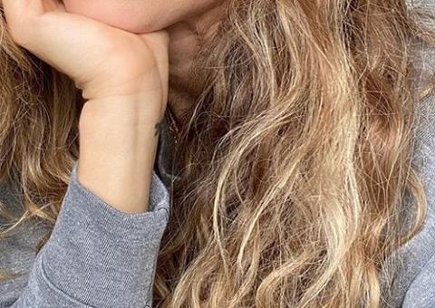 Grazi Massafera dá 'surra' de beleza em selfie e conta os dias para aniversário: '38 anos chegando'