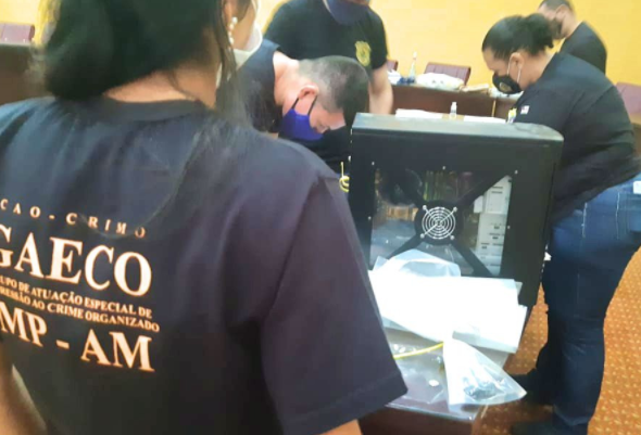 Material apreendido vai reforçar investigações sobre compra de respiradores no Amazonas