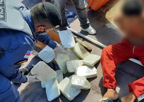 Homem é preso com mais de 25 Kg de drogas em boias salva-vidas no Amazonas 