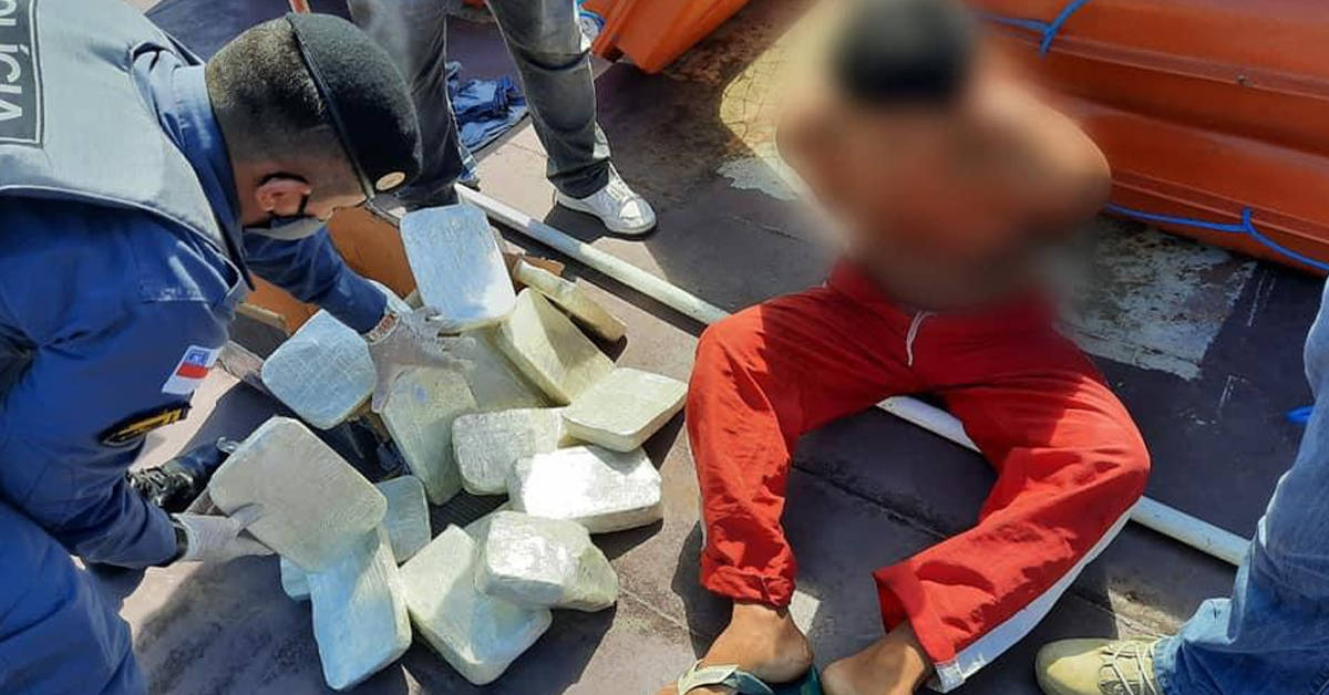 Homem é preso com mais de 25 Kg de drogas em boias salva-vidas no Amazonas 