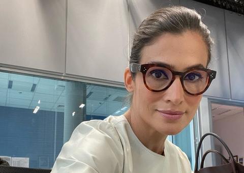 Após tensão no dia do aniversário, Renata Vasconcellos posta fotos com a irmã gêmea