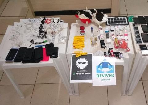 Agentes penitenciários impedem arremesso de produtos ilegais no Compaj