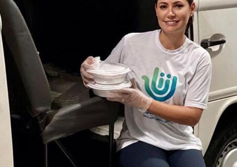 Michelle Bolsonaro faz doações  para centenas de famílias amazonenses